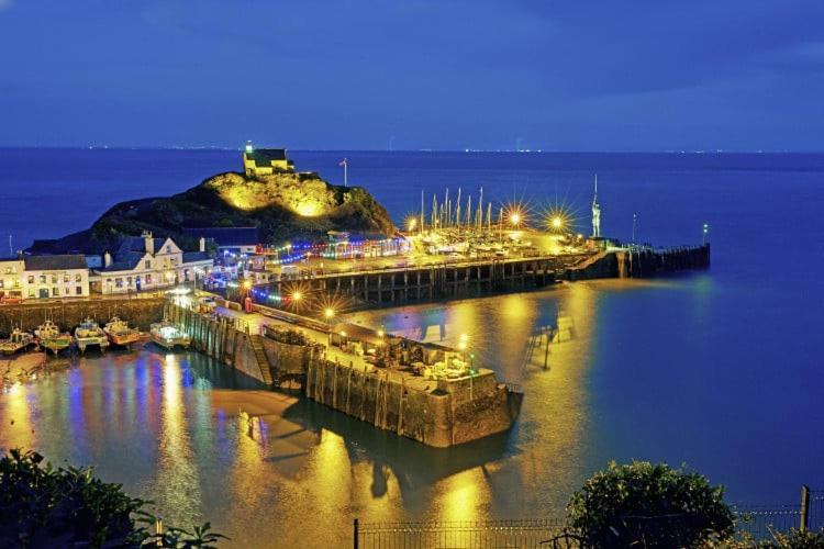 Lfracombe Holiday Apartment Close To Tunnels Beaches อิลฟราคูมบ์ ภายนอก รูปภาพ