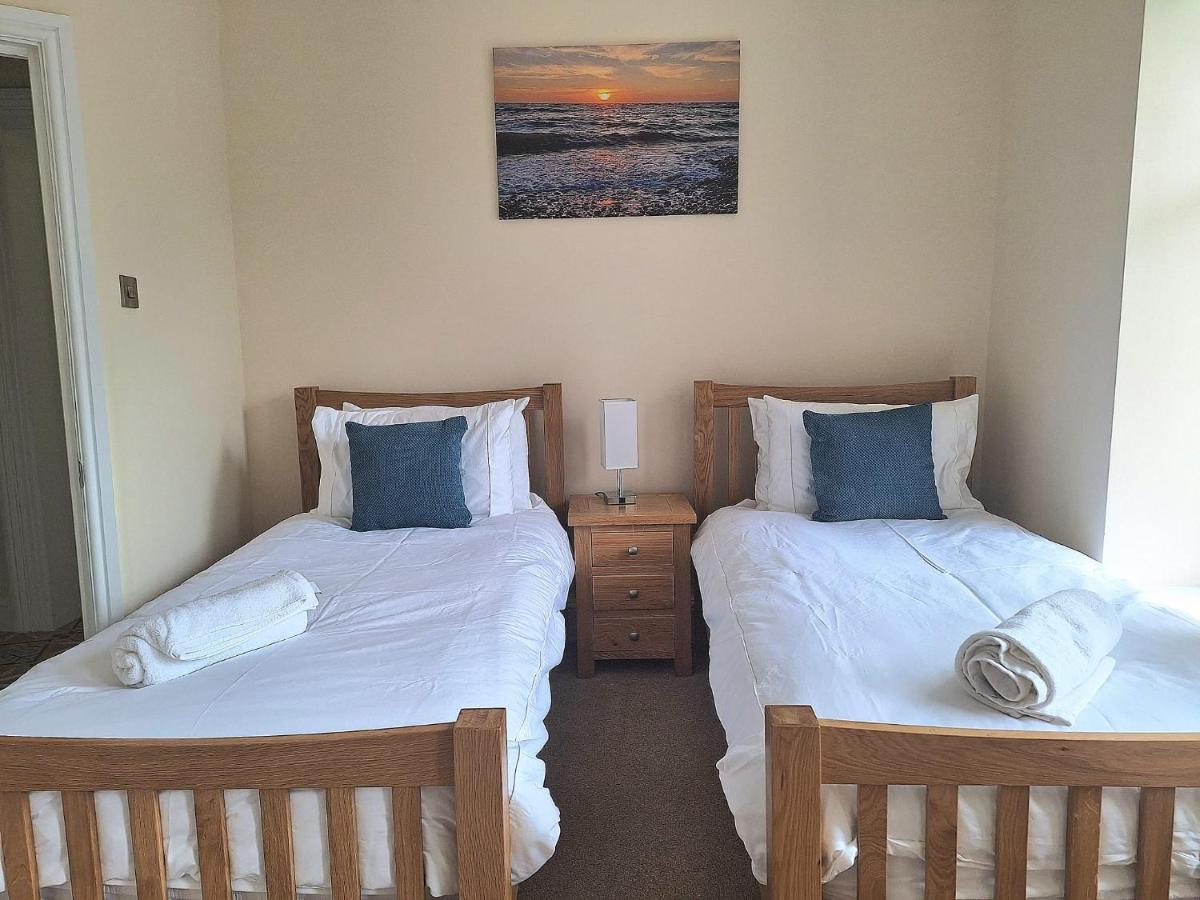 Lfracombe Holiday Apartment Close To Tunnels Beaches อิลฟราคูมบ์ ภายนอก รูปภาพ