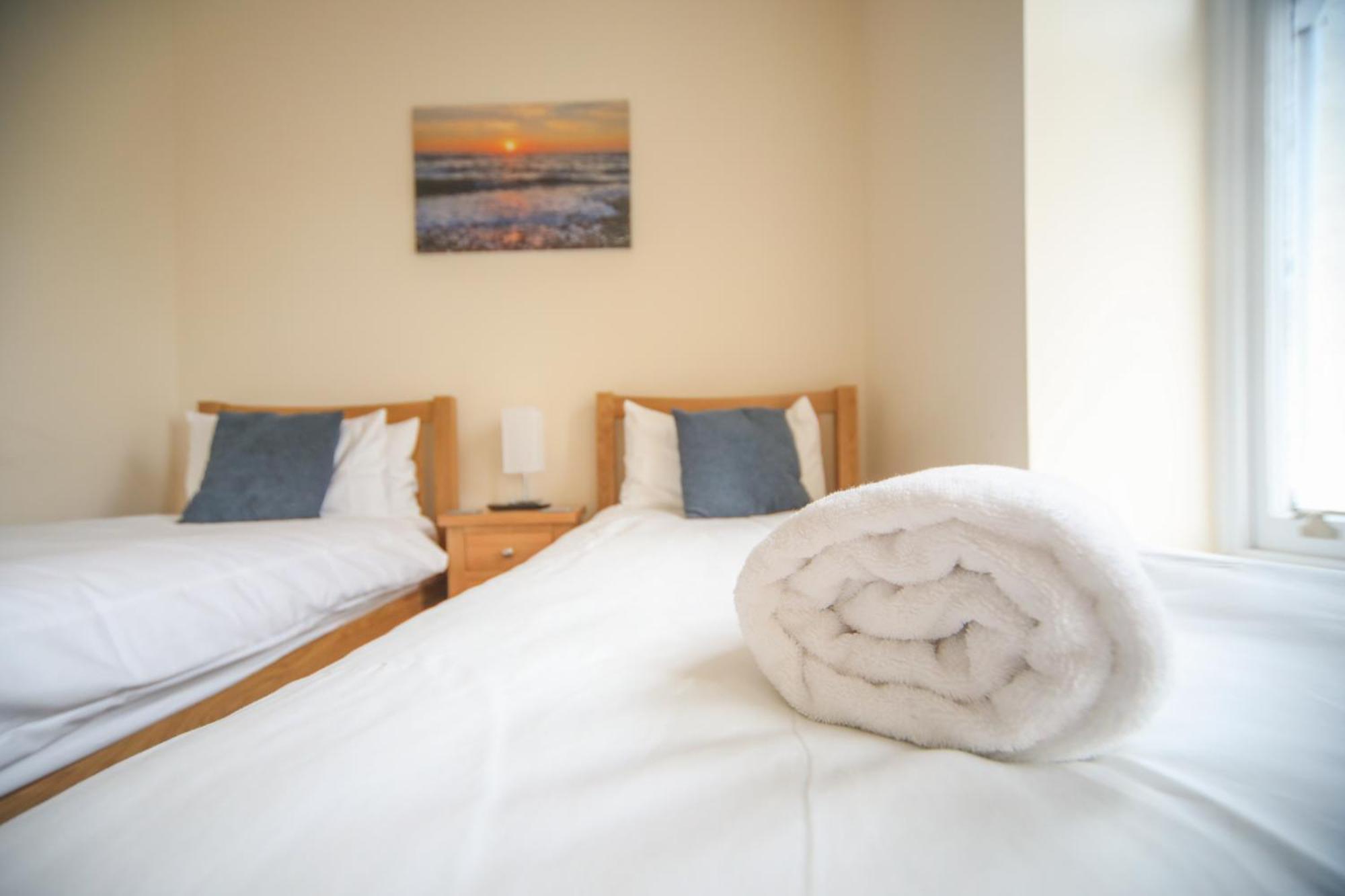 Lfracombe Holiday Apartment Close To Tunnels Beaches อิลฟราคูมบ์ ภายนอก รูปภาพ